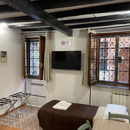 Casa Vicolo Moroni - Trastevere โรม ภายนอก รูปภาพ